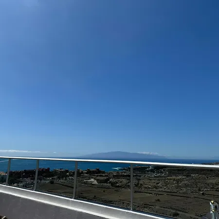 Con Vista Al Mar Y Piscina Privada 아데제