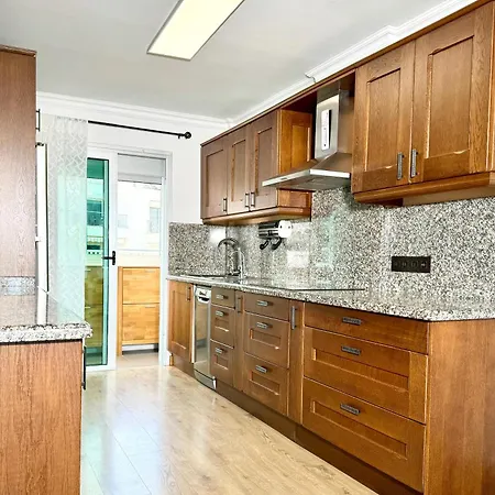 Con Vista Al Mar Y Piscina Privada 빌라 아데제