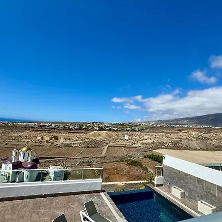Con Vista Al Mar Y Piscina Privada 아데제