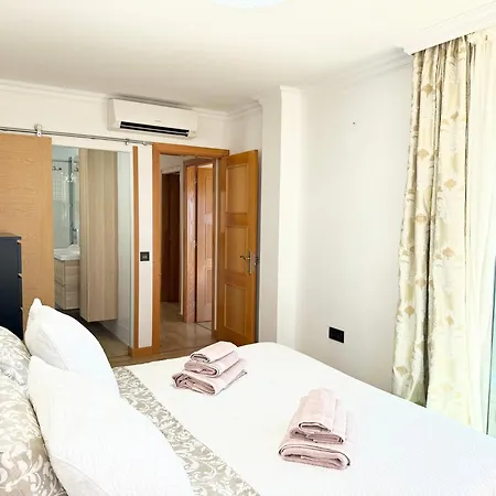 Con Vista Al Mar Y Piscina Privada 빌라 *