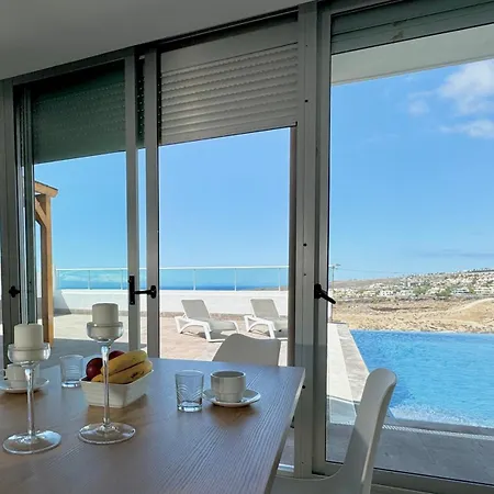 Con Vista Al Mar Y Piscina Privada 빌라 아데제