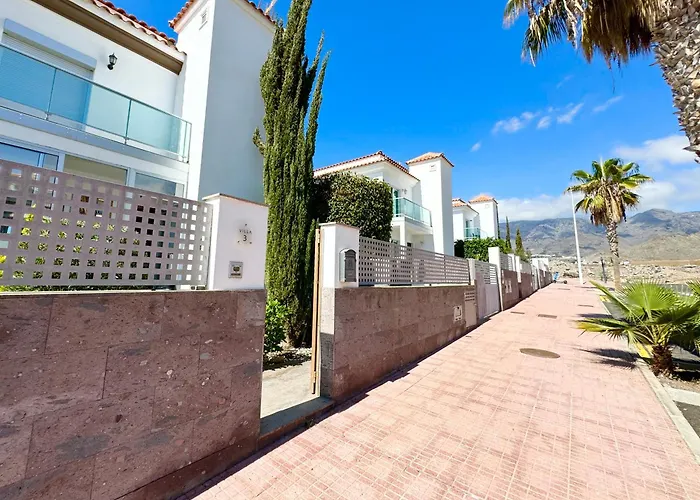 Con Vista Al Mar Y Piscina Privada * アデヘ