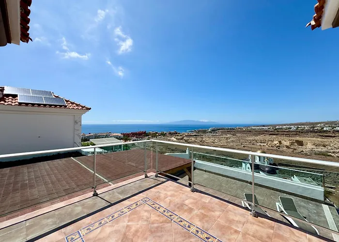 Con Vista Al Mar Y Piscina Privada